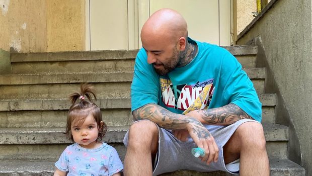 Cum este Matteo în rolul de tată: „O să fugă băieții de ea, că vine taică-su ăla tatuat, chelios”