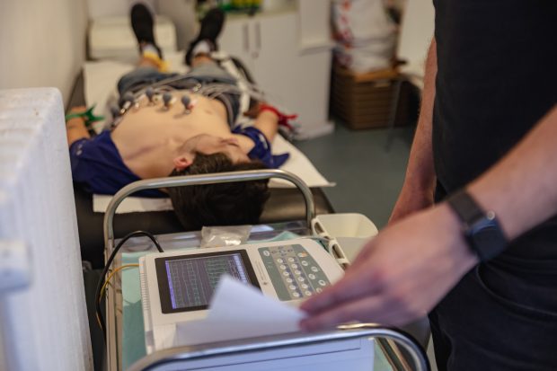 Reportaj la un centru de metadonă din București, unde se tratează dependența de heroină: „După ce am vândut cerceii mamei, am zis gata”