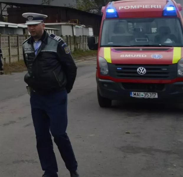 Accident în lanț cu trei autoturisme, pe DN 1. Două persoane rănite, una în stop cardio-respirator
