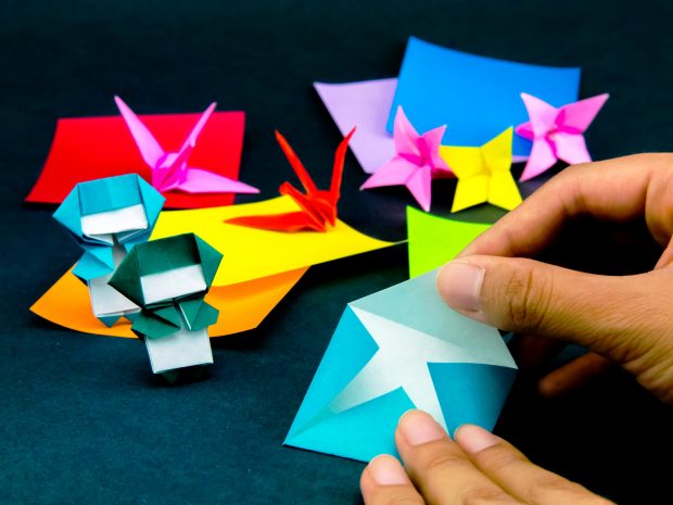 Origami, arta japoneză prin care hârtia prinde viață