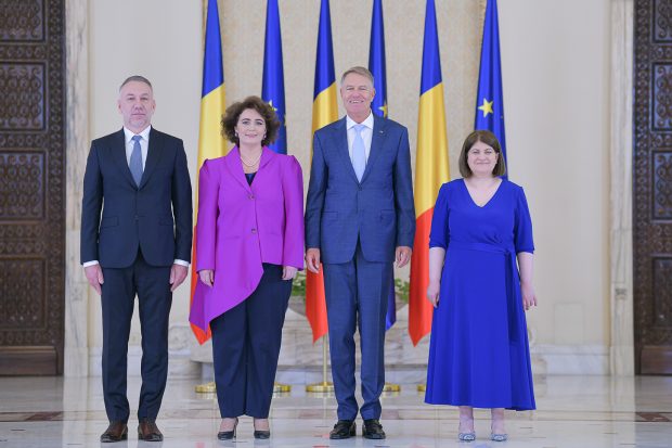 Noii judecători CCR au depus jurământul de învestitură. Iohannis: Să vegheaţi la respectarea Constituţiei