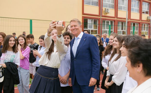 Singur împotriva nimănui. Despre ultima ieșire publică a lui Klaus Iohannis
