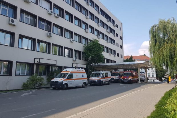 Caz șocant la Arad: un cioban a ajuns la spital cu viermi ieşind din corp. Bărbatul a decedat după câteva ore