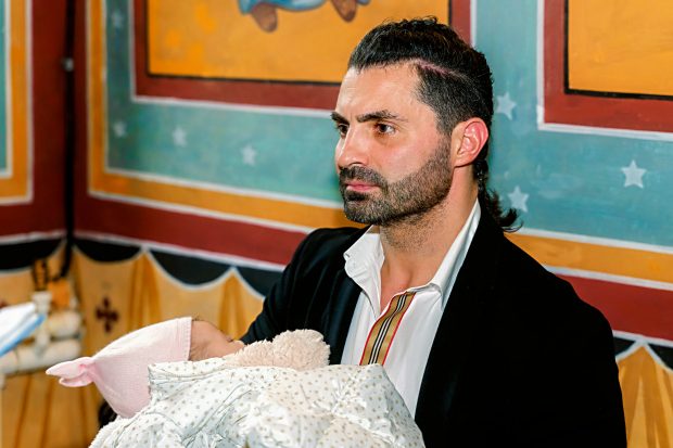 Pepe, imagini emoționante cu cei trei copii. Cum au reacționat fetițele când și-au cunoscut fratele