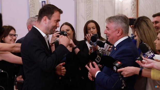 Drulă și Bode s-au contrat în Parlament din cauza modificărilor pe Codul Rutier. „Te-ai obișnuit să faci show și aici, nu e bine”