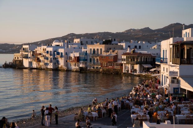„E adevărat că prețurile au explodat în Grecia?” Întrebarea unui turist la care au răspuns zeci de români