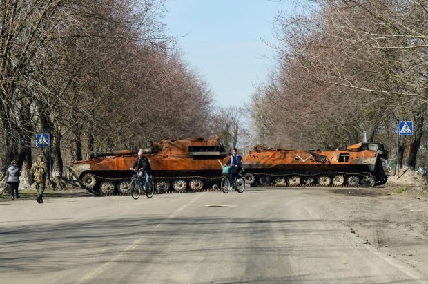 Mesajul lăsat de soldații ruși pentru elevii ucraineni dintr-o localitate de lângă Kiev, după ce le-au distrus școala