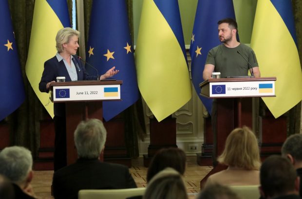 Ursula von der Leyen l-a anunțat pe Zelenski când va fi gata avizul Comisiei Europene privind aderarea Ucrainei la UE