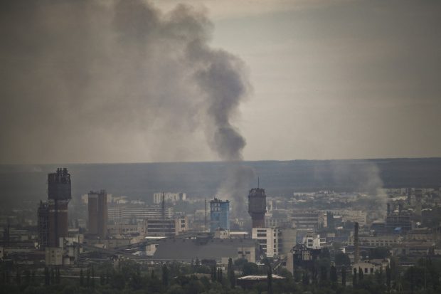 „Ghidată de principiile umanității”, Rusia se oferă să evacueze civilii aflați în uzina Azot din Severodoneţk