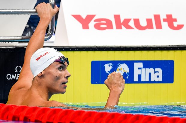 Dezvăluirile înotătorului David Popovici într-o scrisoare, înainte să cucerească titlul mondial: „M-am trezit vorbind în apă. Sau poate cu apa…”