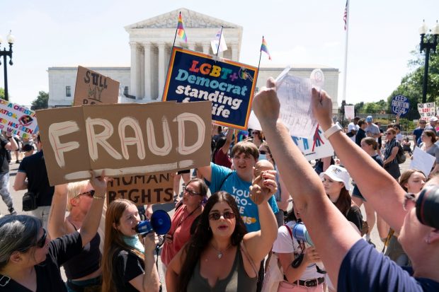 O nouă zi de proteste la Washington, după interzicerea avortului: „Drepturile femeilor sunt drepturile omului”