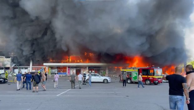 LIVETEXT Război în Ucraina, ziua 125 | Un centru comercial aglomerat din Kremenciuk, lovit cu rachete de ruși. Bilanțul atacului