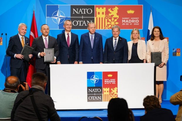 NATO invită în mod oficial Finlanda și Suedia să adere la Alianță. Rusia, definită drept „cea mai directă amenințare pentru aliați”