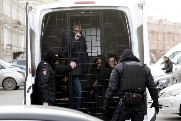 De ce nu ies rușii în stradă? Doi cetățeni ai Federației răspund pentru Libertatea: „Singurul lucru care i-ar scoate pe oameni ar fi înfrângerea Rusiei în război”