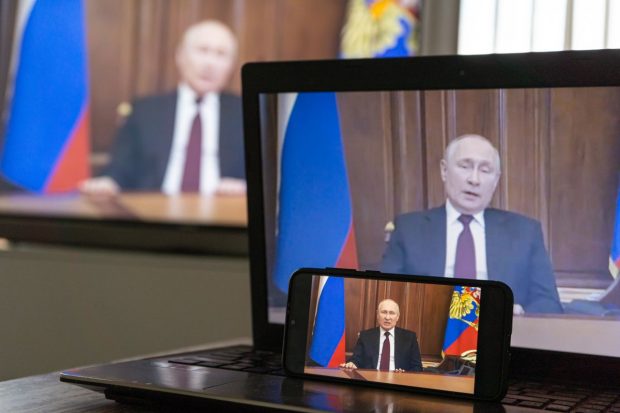 De la „operațiune militară specială” la „război cu Occidentul”. Cum a prezentat televiziunea rusă războiul din Ucraina în cele 100 de zile de conflict