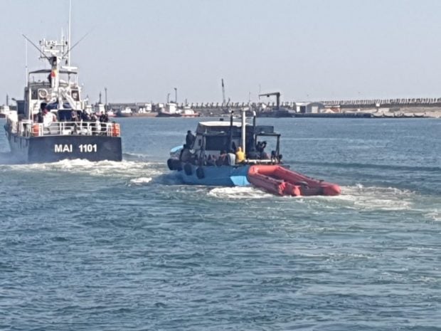 Alertă în Portul Constanța. O navă cu migranți a început să se scufunde în timp ce era remorcată