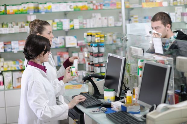 De ce au crescut preţurile în farmacii, ce medicamente au urcat cu peste 40% şi cum riscăm să dispară din pastilele ieftine