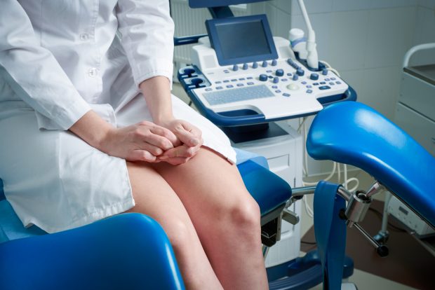 Institutul de medicină legală nu mai face teste de virginitate. ONG-urile cer interzicerea lor prin lege și la privat: „Sunt abuzive și traumatizante”