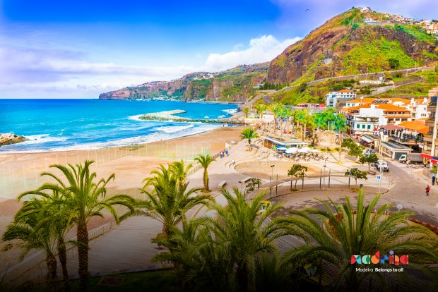 Pe cont propriu sau cu agentul de turism în vacanță?