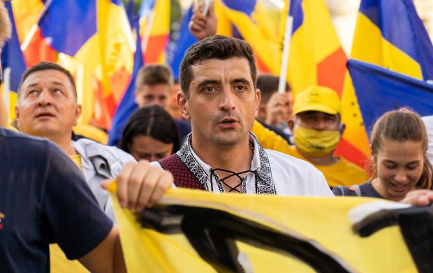 George Simion cheamă toți românii la nunta lui: „Ne organizăm cu autocare în fiecare județ! Să veniți în cămașă populară!”