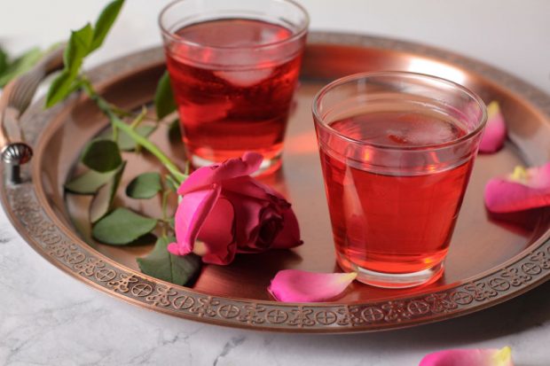 Sirop de trandafiri – cum se prepară și ce beneficii are
