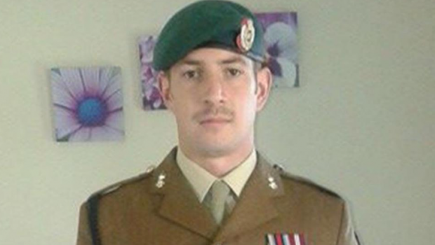 Un veteran britanic care a luptat în Afganistan și-a înjunghiat mortal vecinii care îi ocupaseră locul de parcare. Ce condamnare a primit