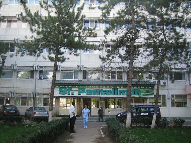 Asistentă medicală, agresată de un pacient care a vrut să se arunce pe geam, la Spitalul Județean din Focșani