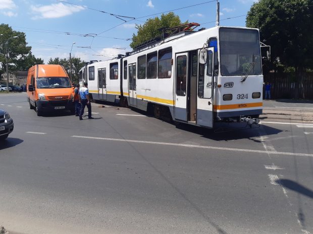 Un tramvai a ieșit de pe șine în zona Șoseaua Progresului din București. Două linii, complet blocate