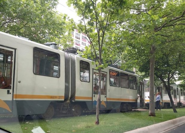 Trei linii de tramvai, blocate în zona Dristor din București aproape o oră. Care a fost cauza