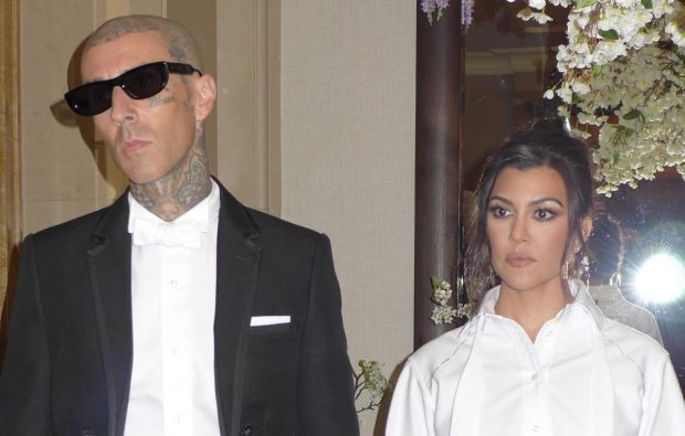 Travis Barker, transportat de urgență la spital. Kourtney Kardashian, soția lui, a fost alături de el