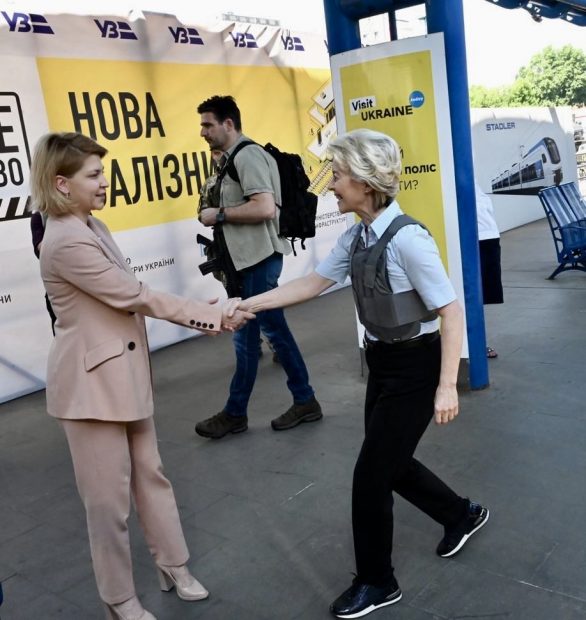 Ursula von der Leyen, din nou la Kiev. Va discuta cu Zelenski despre „calea europeană” a Ucrainei