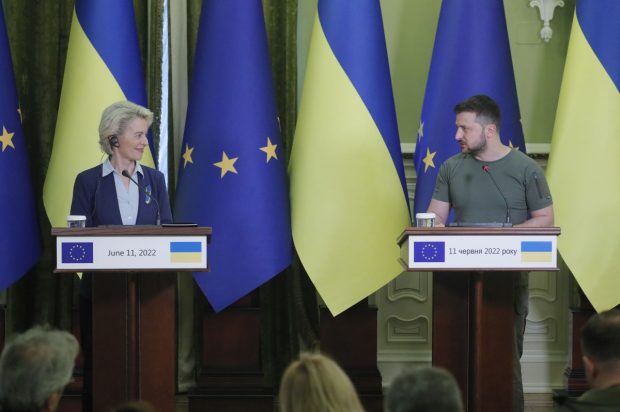 Comisia UE va recomanda ca Ucraina sa primească statutul de candidat la aderare, dar decizia finală rămâne la statele membre