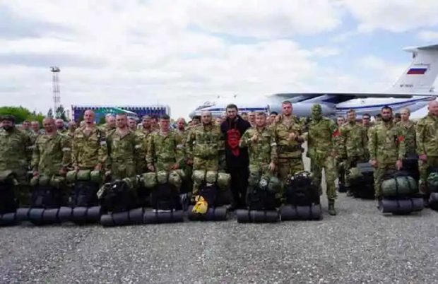 Pentru câți bani pleacă să lupte în Ucraina voluntarii din batalioanele cecene comandate de Ramzan Kadîrov