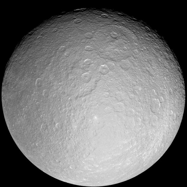 NASA a descoperit două cratere suprapuse misterioase pe suprafața Lunii. Ce spun  experții