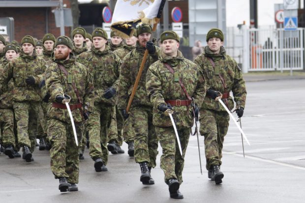 Statele baltice vor cere la summitul NATO un prag al bugetelor apărării de cel puțin 2,5% din PIB
