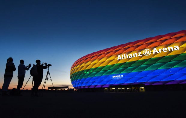Fotbaliştii transgender din Germania pot decide dacă joacă pentru o echipă feminină sau masculină
