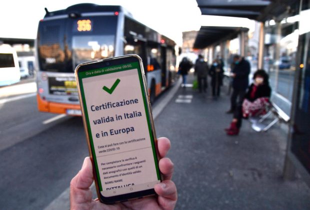 Certificatul COVID-19 al Uniunii Europene va fi prelungit un an, până la 30 iunie 2023