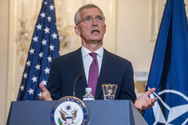 Secretarul general al NATO avertizează că în Ucraina va fi un „război de uzură”, pe termen lung