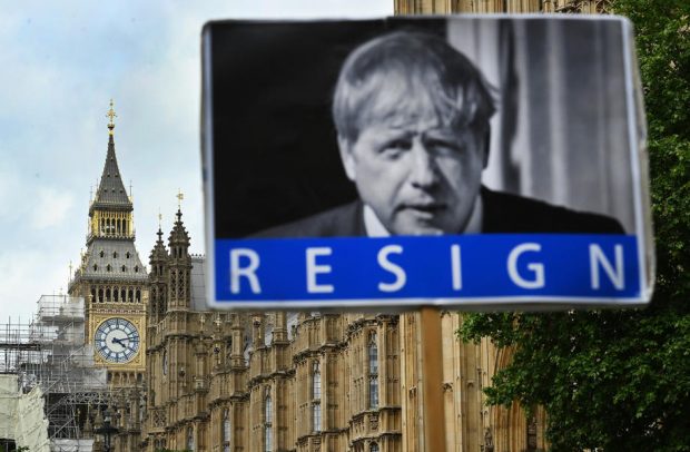 Boris Johnson riscă să fie demis astăzi prin moțiune de cenzură. Cine îi poate lua locul