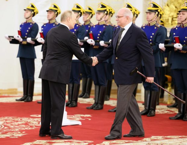 Marele regizor Nikita Mihalkov, după ce a fost premiat de Putin: „În Donbas se naște acum o nouă Rusie, o nouă elită a noastră”