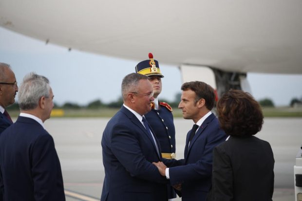Emmanuel Macron a ajuns în România, la baza Kogălniceanu. Miercuri dimineață se întâlnește cu Klaus Iohannis