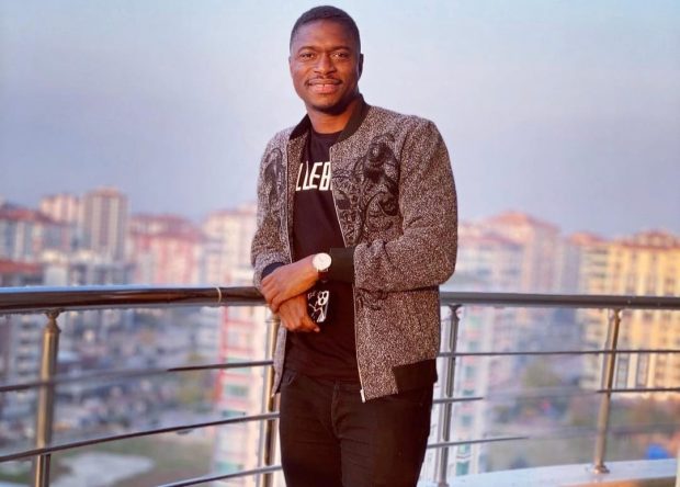 După 9 ani în Norvegia, un tânăr african s-a mutat la Galați și a rămas consternat de unele năravuri ale românilor: „Nu mă mai întrebați de femei și nu mai parcați pe unde aveți chef”