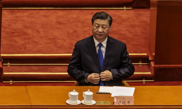 Liderul Chinei Xi Jinping merge în Hong Kong-ul îngenuncheat pentru a aniversa 25 de ani de la predarea orașului către Beijing