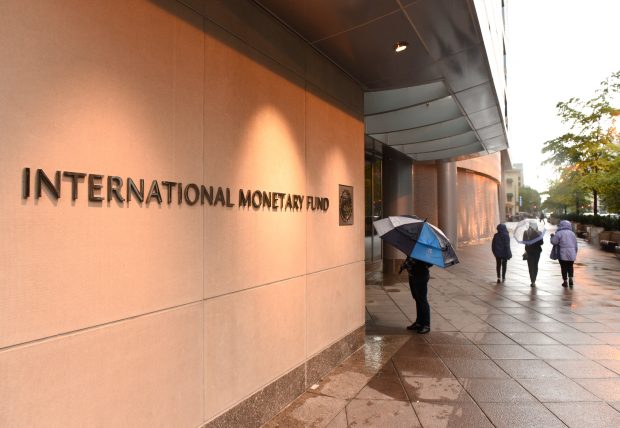 FMI reduce perspectivele de creștere globală: „Lumea s-ar putea să se afle în curând la marginea unei recesiuni globale”