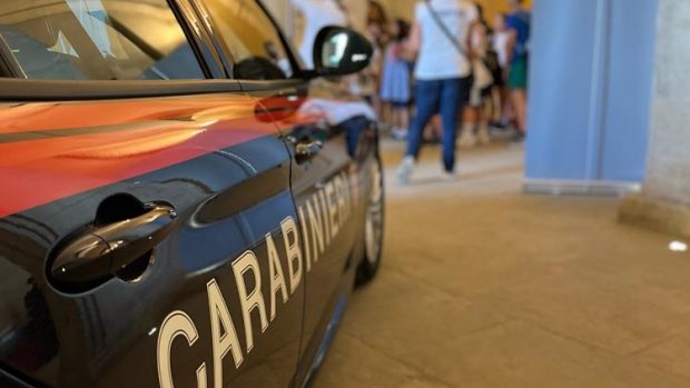 „Mi-a fost furată mașina, cu fiul meu înăuntru”. Cum a încercat un român să inducă în eroare carabinierii italieni