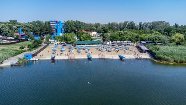 „Lacul nu a secat, e o confuzie!”. Mesaj disperat din stațiunea balneară Amara, după ce unii turiști și-au anulat rezervările