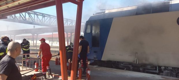 Locomotiva unui tren care circula pe ruta Galați-Cluj-Napoca a luat foc în gara Vaslui