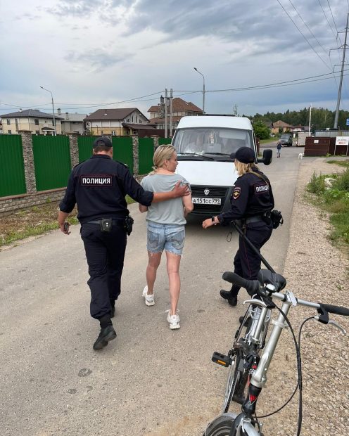 Marina Ovsiannikova, reținută de poliție în timp ce-și plimba câinii: „Acum ştiu că e mai bine să ies din casă cu paşaport şi cu rucsac”