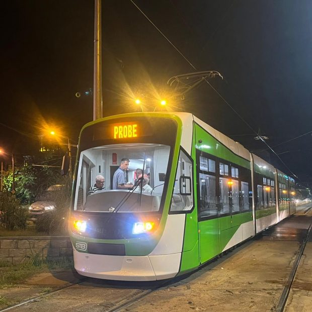 Primul tramvai cumpărat de la Astra Arad, scos în probe, în București. Pe ce traseu a mers