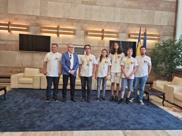 Elevii români s-au clasat pe locul I la Olimpiada de Informatică a Europei Centrale. Cîmpeanu: ”Un rezultat remarcabil”